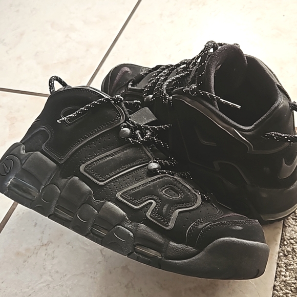 Nike Black Athletic Shoes - Picture 6 of 7